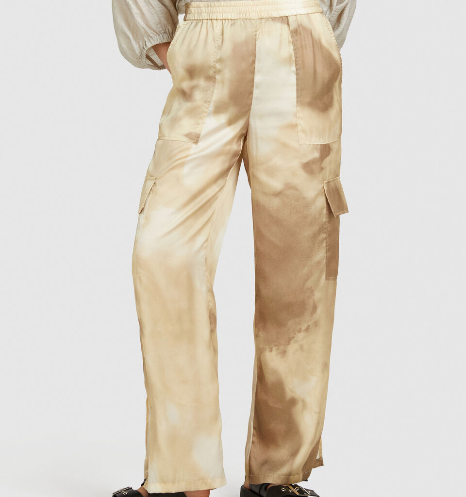 Printed satin cargos - women's regular fit trousers - Multi-color | Sisley image number 4